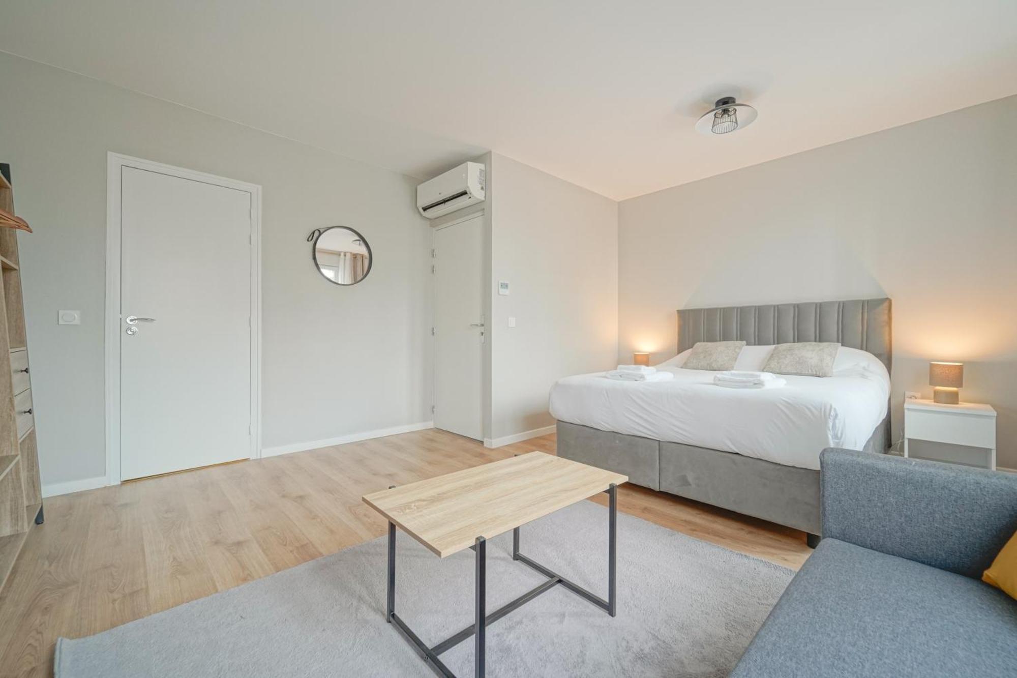 Отель Trianon Saint Ouen Экстерьер фото