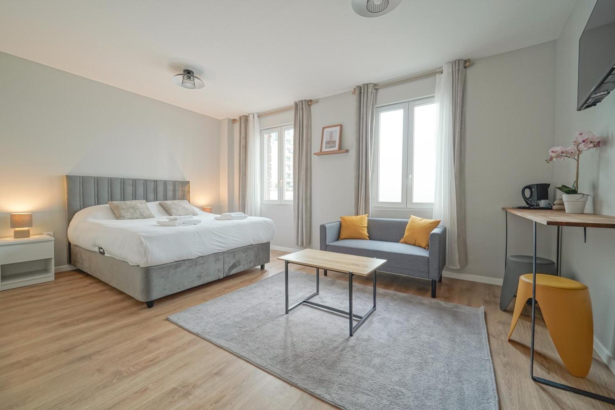 Отель Trianon Saint Ouen Экстерьер фото